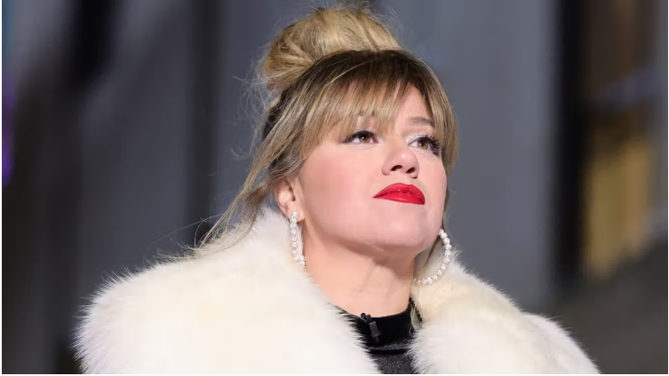Kelly Clarkson Credits Recent Weight Loss with These 5 Things